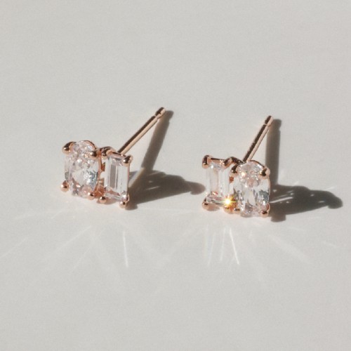 14K 오벌 앤 바게트 화이트 스톤 귀걸이